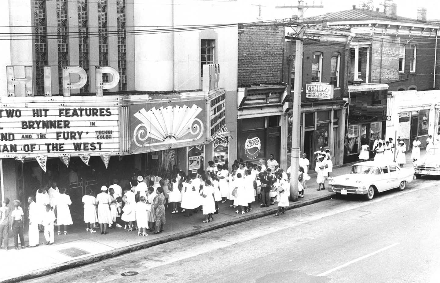 People lining up outside The Hippodrome in 1959.