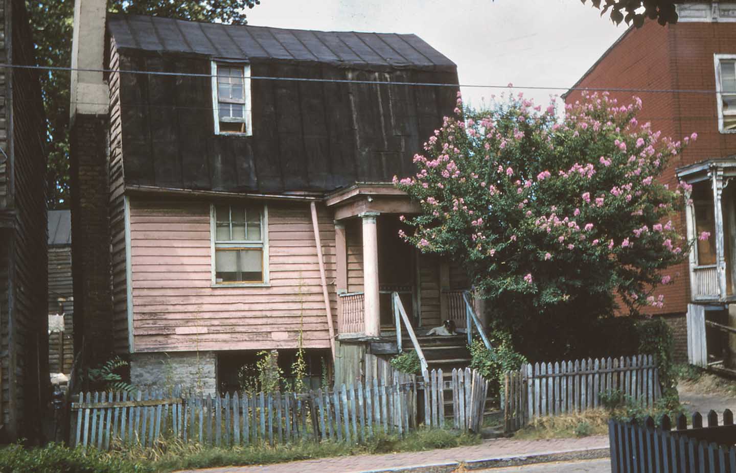 Abraham Skipwith's gambrel-roof cottage in Jackson Ward in the late 1950s