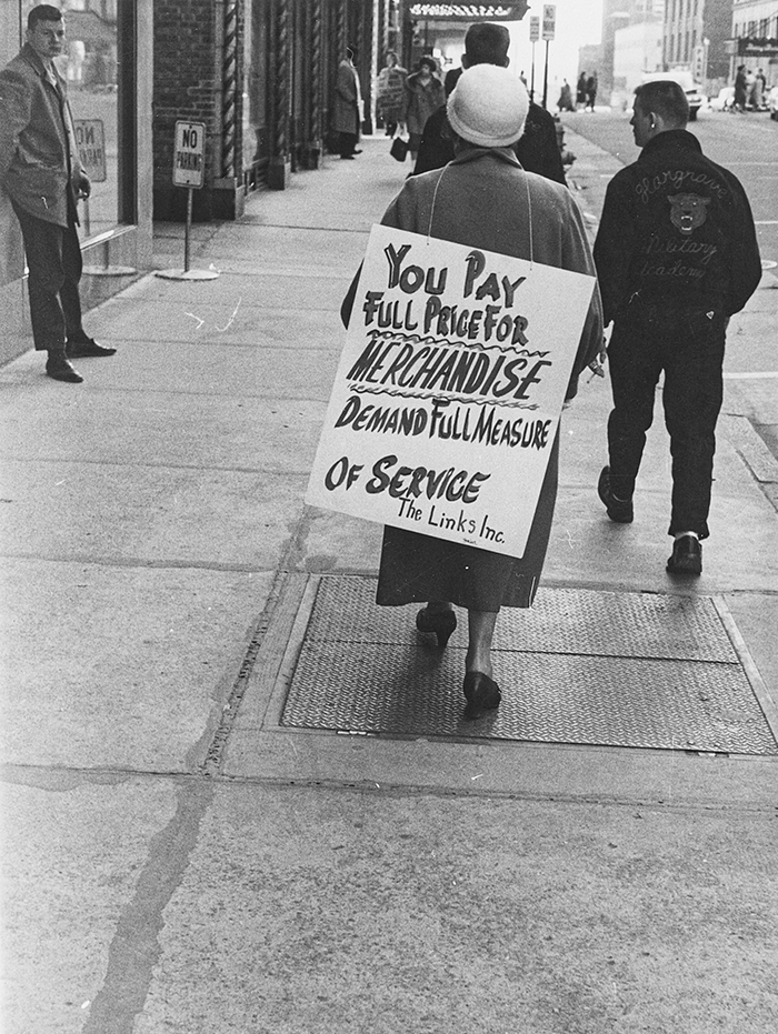 A protester outside Thalhimers department store in 1960 after the arrests of the Richmond 34.